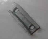 Поводок нижний пластмас. П-образный серый для стеклянных раздвижных дверей 10мм - Ангара 96